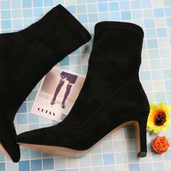 Botines de ante de vaca con tacones altos cuadrados