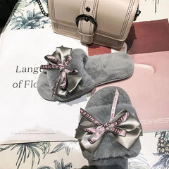 Warme Hausschuhe aus Kunstpelz mit Schleifen