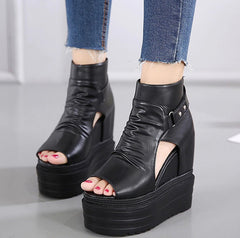 Lässige Stiefeletten aus Leder mit offener Spitze