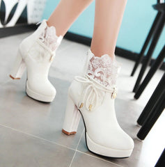 Botines de piel suave con cordones