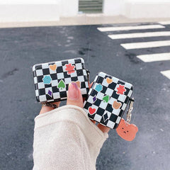 Bear Poker Night AirPods-Hülle