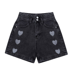 Schwarze Shorts mit Herzen