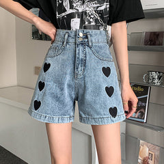 Schwarze Shorts mit Herzen
