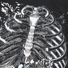 Schwarzes bauchfreies Top mit Skelett-Motiv