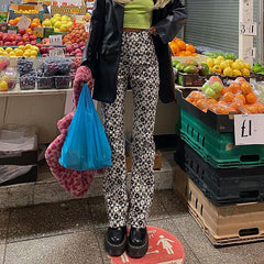 braune Hose mit Blumenmuster