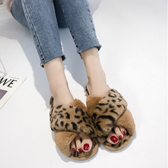 Pantuflas de casa cálidas de piel sintética con estampado de leopardo