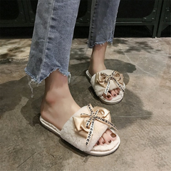 Warme Hausschuhe aus Kunstpelz mit Schleifen