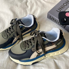 Gemütliche karierte Sneakers