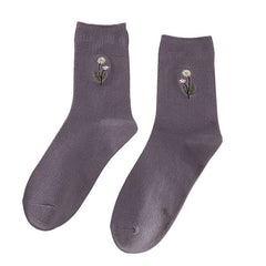 Socken mit Gänseblümchen-Stickerei