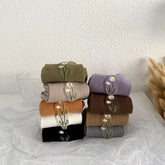 Socken mit Gänseblümchen-Stickerei