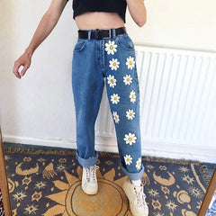 Mom-Jeans mit Daisy-Muster