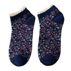 Socken mit Blumenmuster und Rüschen