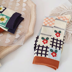 Blumenkarierte Socken