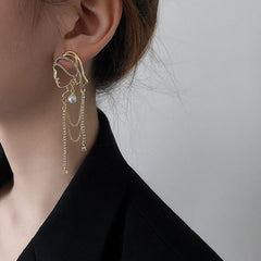 Pendientes con contorno de niña con perla