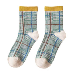 Oma karierte Socken