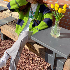 Gestreifte Strickjacke im Grunge-Stil