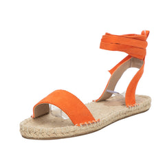 Sandalias planas romanas con tiras cruzadas