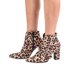 Botines de ante con tacón y punta puntiaguda