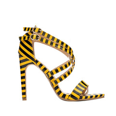 Sandalias de rayas con tacones altos y finos