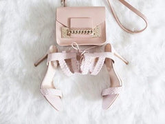 Sandalias de tacón alto con tiras en el tobillo