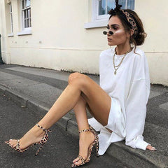 Basic Sandalen aus PU-Leder mit dünnem Absatz und Leopardenmuster