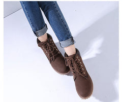 Hohe Wildlederstiefel