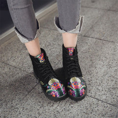 Botines casuales de ante con bordado de flores