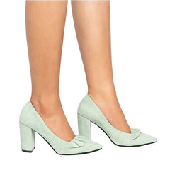 Wildlederpumps mit quadratischem Absatz und Rüschen