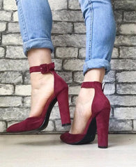 Zapatos clásicos de tacón alto con correa de hebilla