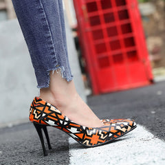 PU-Pumps mit hohem Absatz und geometrischem Muster