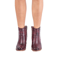 Botines de tacón de piel sintética con bordado de flores