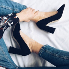 Pumps aus Wildlederimitat mit quadratischem Absatz