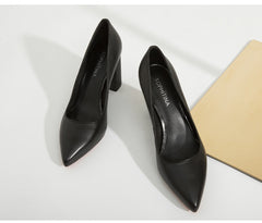 Pumps aus Lackleder mit spitzer Spitze