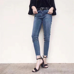 Sandalias retro de ante con bordado floral en los talones