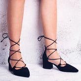 Gladiator-Pumps mit Flock-Schnürung und quadratischem Absatz