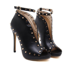 Lässige Pumps mit Schnallenriemen