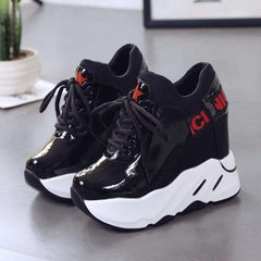 Sneaker, die die Größe erhöhen