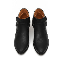 Stiefeletten mit niedrigem Absatz und Schnallen