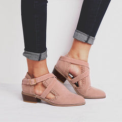 Pumps mit mittelhohem Absatz und Schnallenriemen