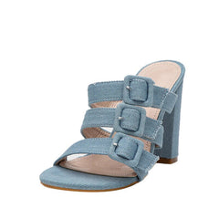 Flip-Flops aus Denim mit quadratischem Absatz und Schnallen