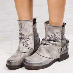 Botines impermeables de piel sintética con remaches y hebillas