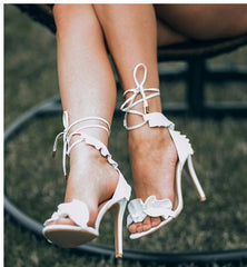 Bandage-Sandalen mit Schnürung und hohem Absatz