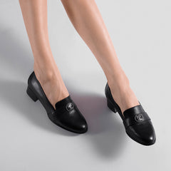 Pumps aus PU-Leder mit mittlerem Absatz und runder Zehenpartie