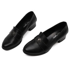 Pumps aus PU-Leder mit mittlerem Absatz und runder Zehenpartie