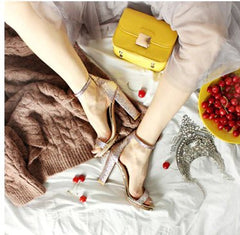 Sandalias de fiesta con plataforma y tacón alto y lentejuelas