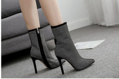 Botas finas de tacón alto con purpurina