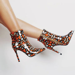 Stiefeletten aus Lack-PU-Leder mit hohem Absatz und geometrischem Muster