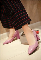 Basic-Pumps aus PU-Leder mit quadratischem Absatz