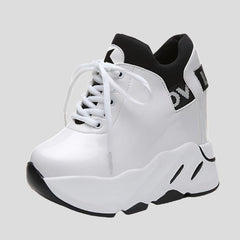 Sneaker, die die Größe erhöhen