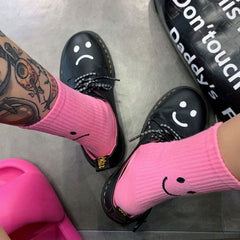 Socken mit fröhlichem und traurigem Gesichts-Print